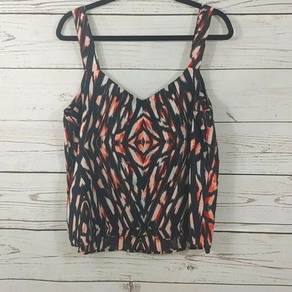 LIGHT Top - Picture 4 of 4